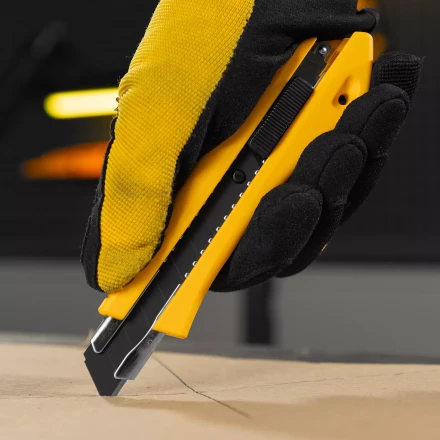 Нож Denzel, 18 мм, сменное лезвие, SK4, метал. направляющая, нажимной фиксатор, 78942 купить в Надыме