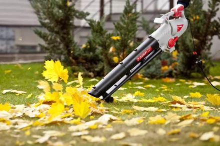 Пылесос ЗУБР садовый электрический, мусоросборник 40л, 2600Вт, 11000 - 15000об/мин, 12м3/мин, 160-270км/ч ЗПСЭ-2600 купить в Надыме