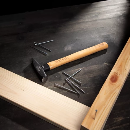 Молоток слесарный, 300 г Denzel, кованый квадратный боек, буковая рукоятка, 10427 купить в Надыме