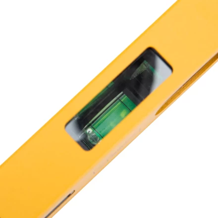 Уровень алюминиевый Denzel 33690, магнит., фрезерованный, 3 глазка (1 зеркал.), 0,5 мм/м, 400 мм купить в Надыме