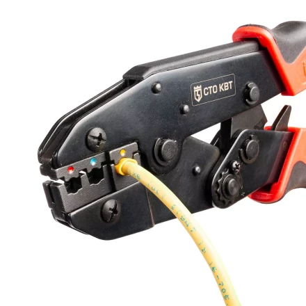 Универсальный набор инструментов КВТ СКМ-2 для опрессовки и снятия изоляции с диэлектрическим ножом монтажника (102352) купить в Надыме