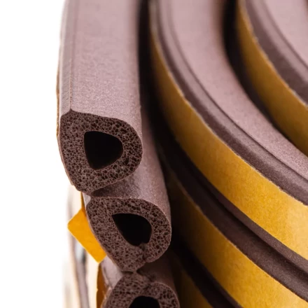 Уплотнитель резиновый, 24 м, профиль "D", коричневый Сибртех 88904 купить в Надыме