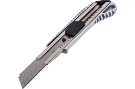 Нож с выдвижным лезвием 18 мм, металлический корпус, металлическая направляющая, автоматический фиксатор, Вихрь 73/10/10/1 купить в Надыме