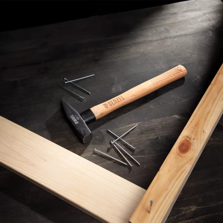 Молоток слесарный, 500 г Denzel, кованый квадратный боек, буковая рукоятка, 10429 купить в Надыме