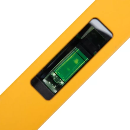 Уровень алюминиевый Denzel 33692, магнит, фрезерованный, 3 глазка (1 зеркал.), 0,5 мм/м, 800 мм купить в Надыме