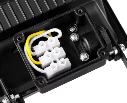 Прожектор STAYER "MASTER" MAXLight галогенный, с дугой крепления под установку, черный, 150Вт 57101-B купить в Надыме