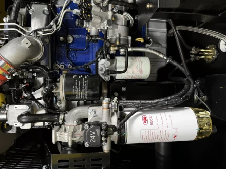 Дизельный генератор Vektor AD-120Y-T400 в шумозащитном кожухе с АВР купить в Надыме