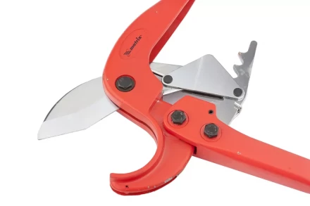 Ножницы для резки изделий из ПВХ универсальные D-63 мм порошковое покрытие рукояток MATRIX 78418 купить в Надыме