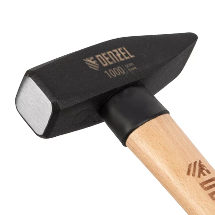 Молоток слесарный, 1000 г Denzel, кованый квадратный боек, буковая рукоятка 10437 купить в Надыме