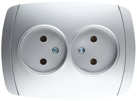 Розетка СВЕТОЗАР "АКЦЕНТ" двойная в сборе, без заземления, цвет серебристый металлик, 16А/~250В SV-54202-SM купить в Надыме