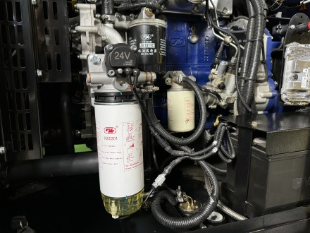 Дизельный генератор Vektor AD-100Y-T400 в шумозащитном кожухе купить в Надыме