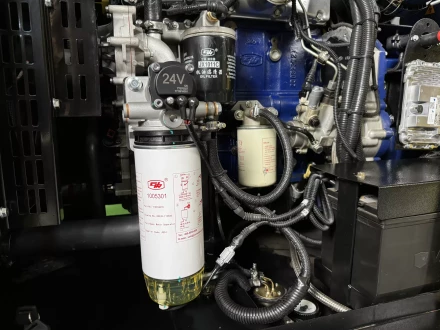 Дизельный генератор Vektor AD-100Y-T400 в шумозащитном кожухе купить в Надыме