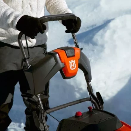 Бензиновый снегоуборщик Husqvarna ST 131 купить в Надыме