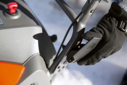 Бензиновый снегоуборщик Husqvarna ST 131 купить в Надыме