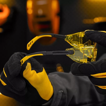 Очки защитные открытые Denzel 89202, поликарбонатные, увеличенная желтая линза, регулируемые дужки купить в Надыме