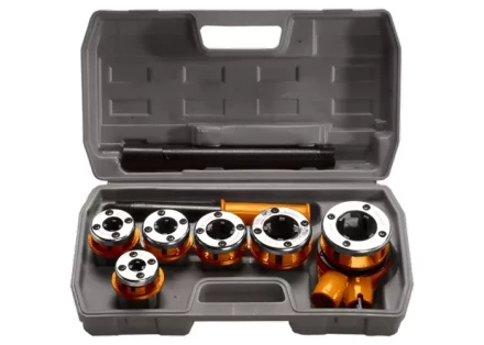 Набор клуппов 1/4-1,25 с трещеточным плашкодержателем SPARTA 773357 купить в Надыме