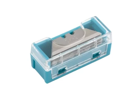 Лезвия МИНИ 9 мм трапециевидные пластиковый пенал 15 шт GROSS 79373 купить в Надыме