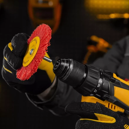 Щетка для дрели Denzel, 100 мм, Плоская, со шпилькой, нейлоновая щетина, 74434 купить в Надыме