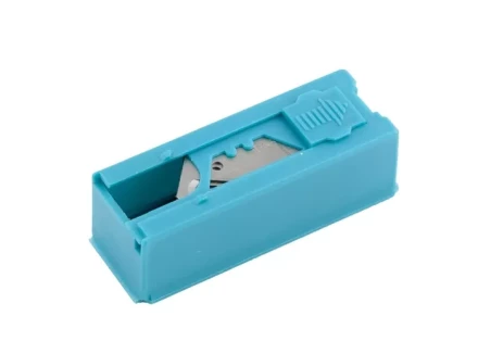 Лезвия 19 мм трапециевидные крючкообразные пластиковый пенал 12 шт GROSS 79379 купить в Надыме