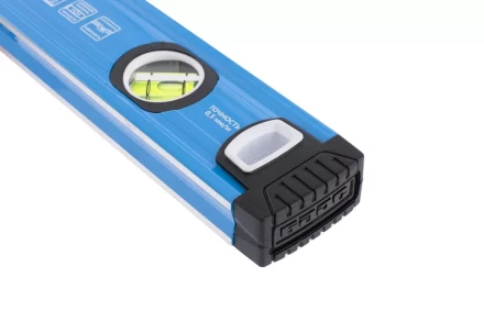 Уровень алюминиевый 600 мм профиль 1.6 мм фрезерованный ударопрочные заглушки 3 глазка БАРС 34422 купить в Надыме