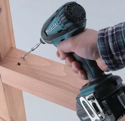 Аккумуляторная дрель -шуруповерт Makita DTD146RFE купить в Надыме