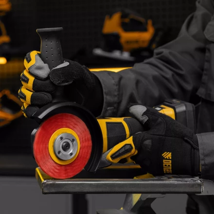 Щетка для УШМ, 100 мм, плоская, нейлоновая щетина, посадка 22,2 мм Denzel 74437 купить в Надыме